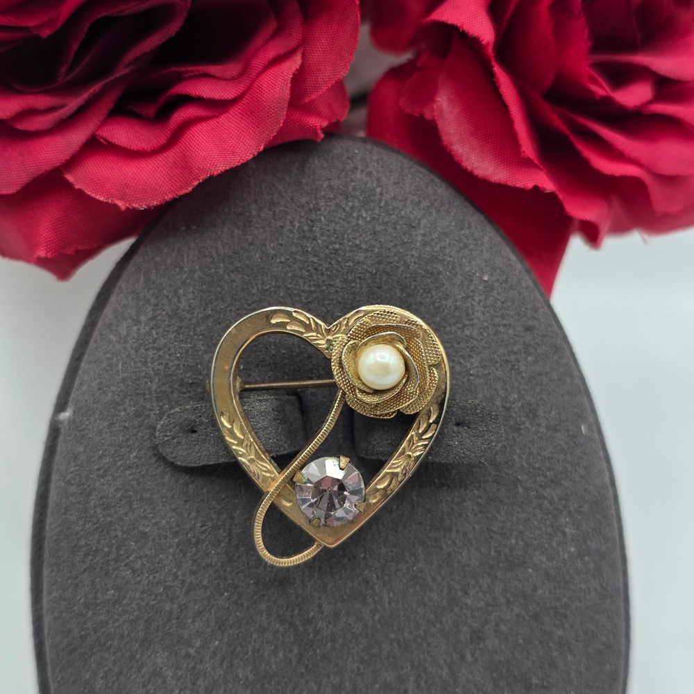 Vintage‎ Gold Tone Heart Brooch Rose Faux Pearl Lavender Rhinestone Etched Pin